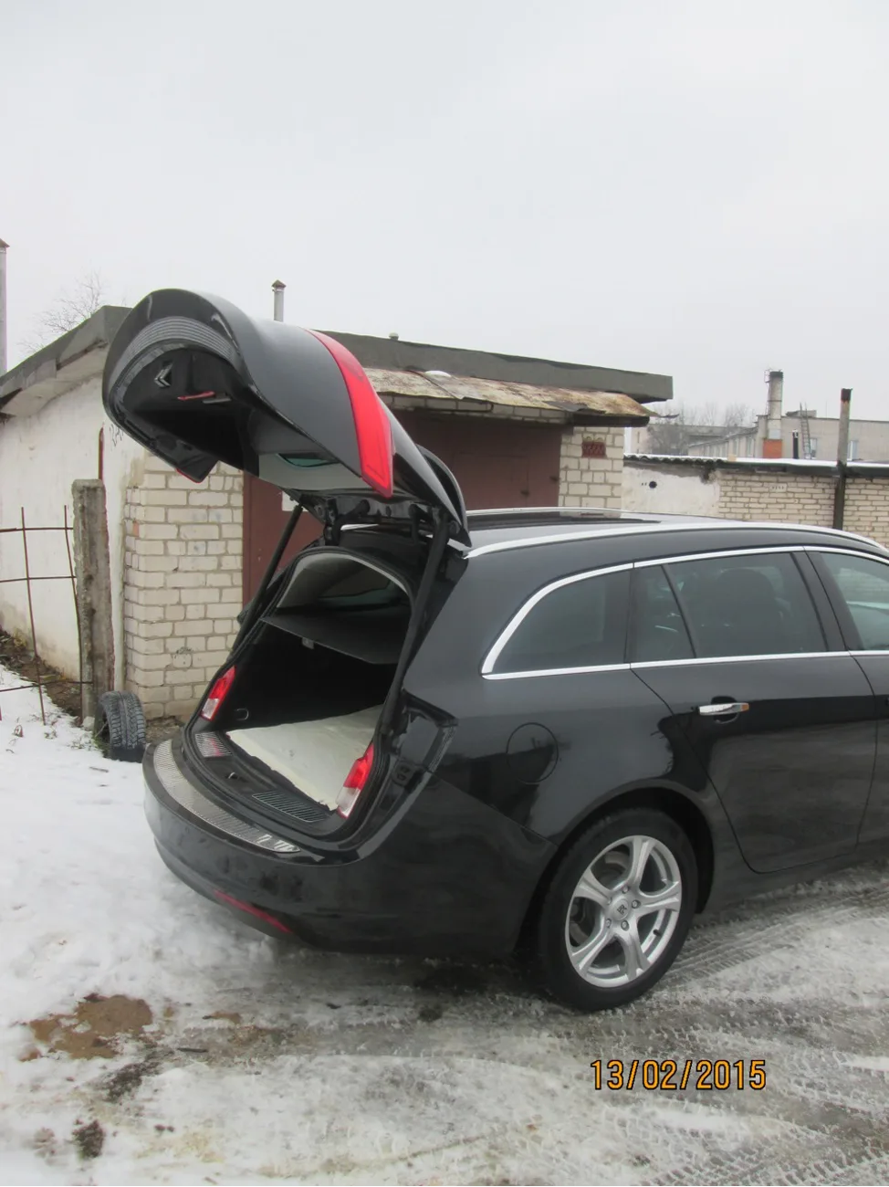 Проверка кнопки багажника Opel Insignia Sports Tourer до сборки