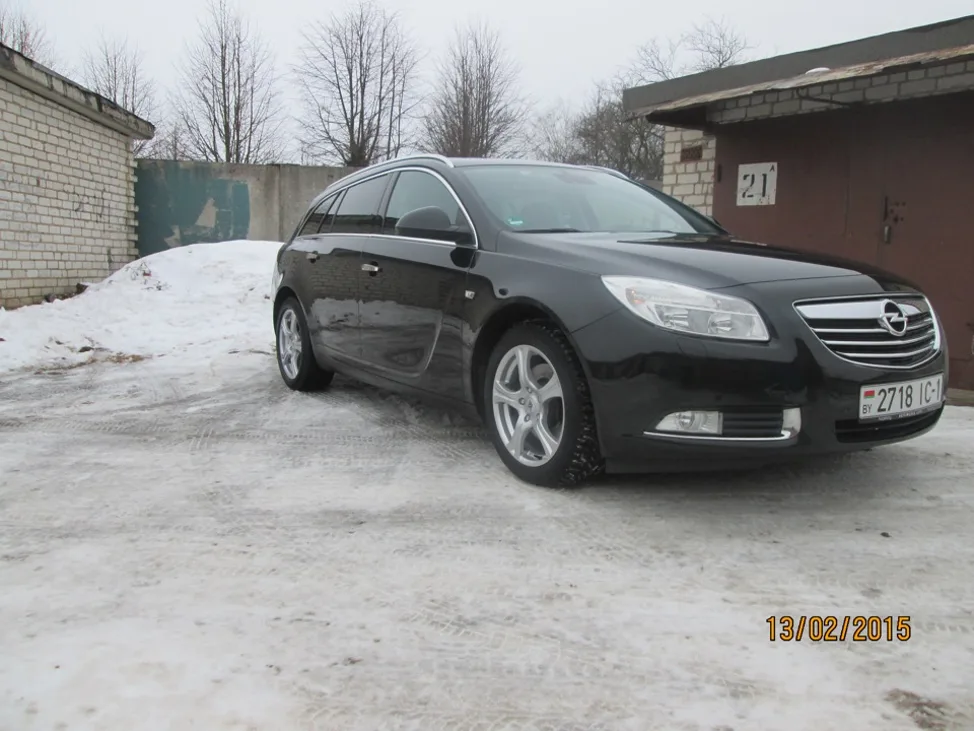Готовая крышка багажника Opel Insignia Sports Tourer после ремонта