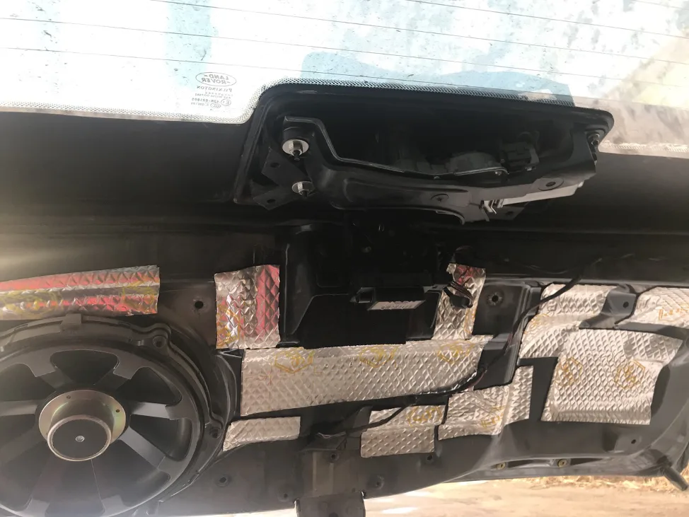 Снятие обшивки двери багажника Range Rover Sport