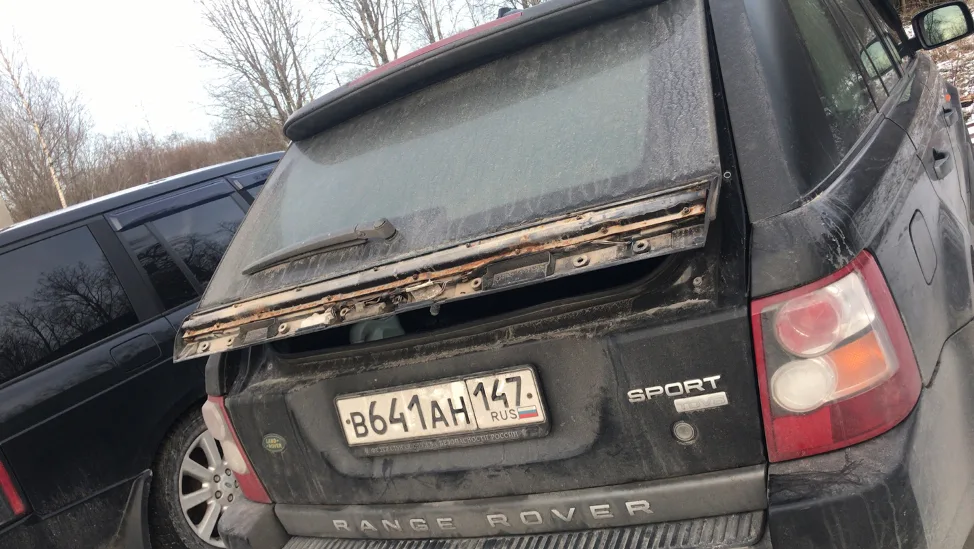 Очистка зоны кнопки багажника Range Rover Sport