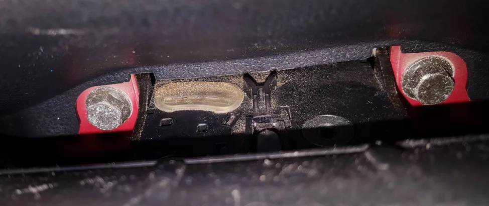 Аварийный доступ к замку багажника Nissan Qashqai