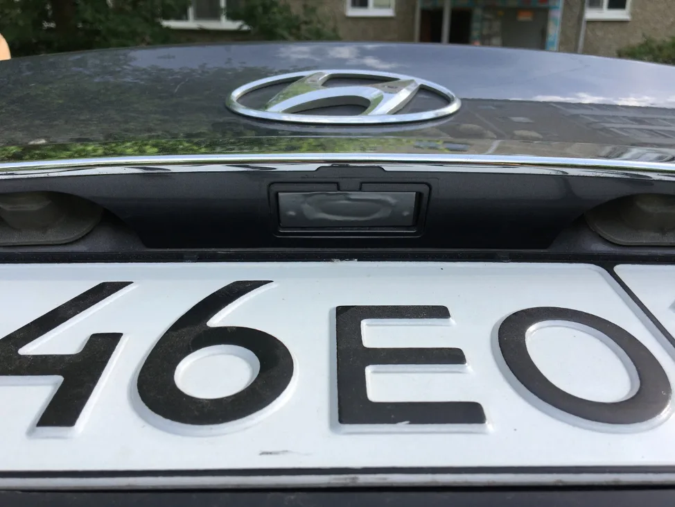 Установленная кнопка багажника Hyundai Solaris седан