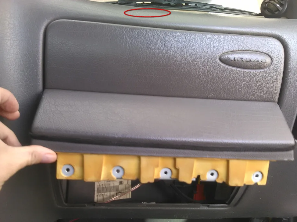 Расположение блока управления центральным замком VW Caddy