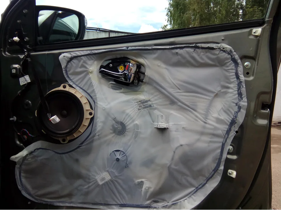 Снятая обшивка двери Hyundai ix35