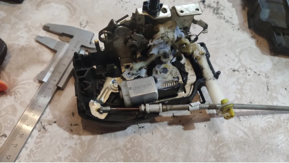 Смазанный механизм замка Nissan Qashqai J10